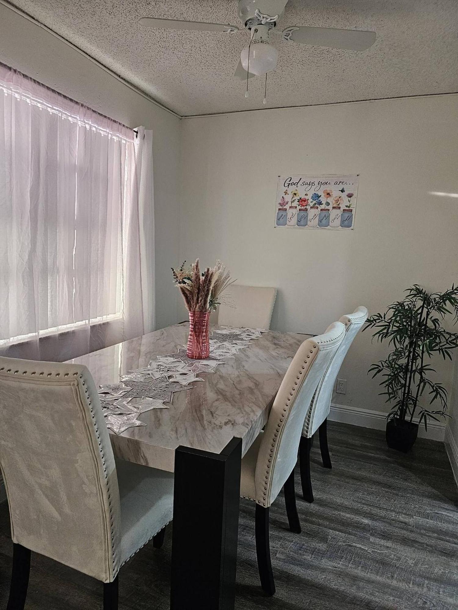 Room In Apartment - The Sample Rd Retreats ปอมปาโนบีช ภายนอก รูปภาพ