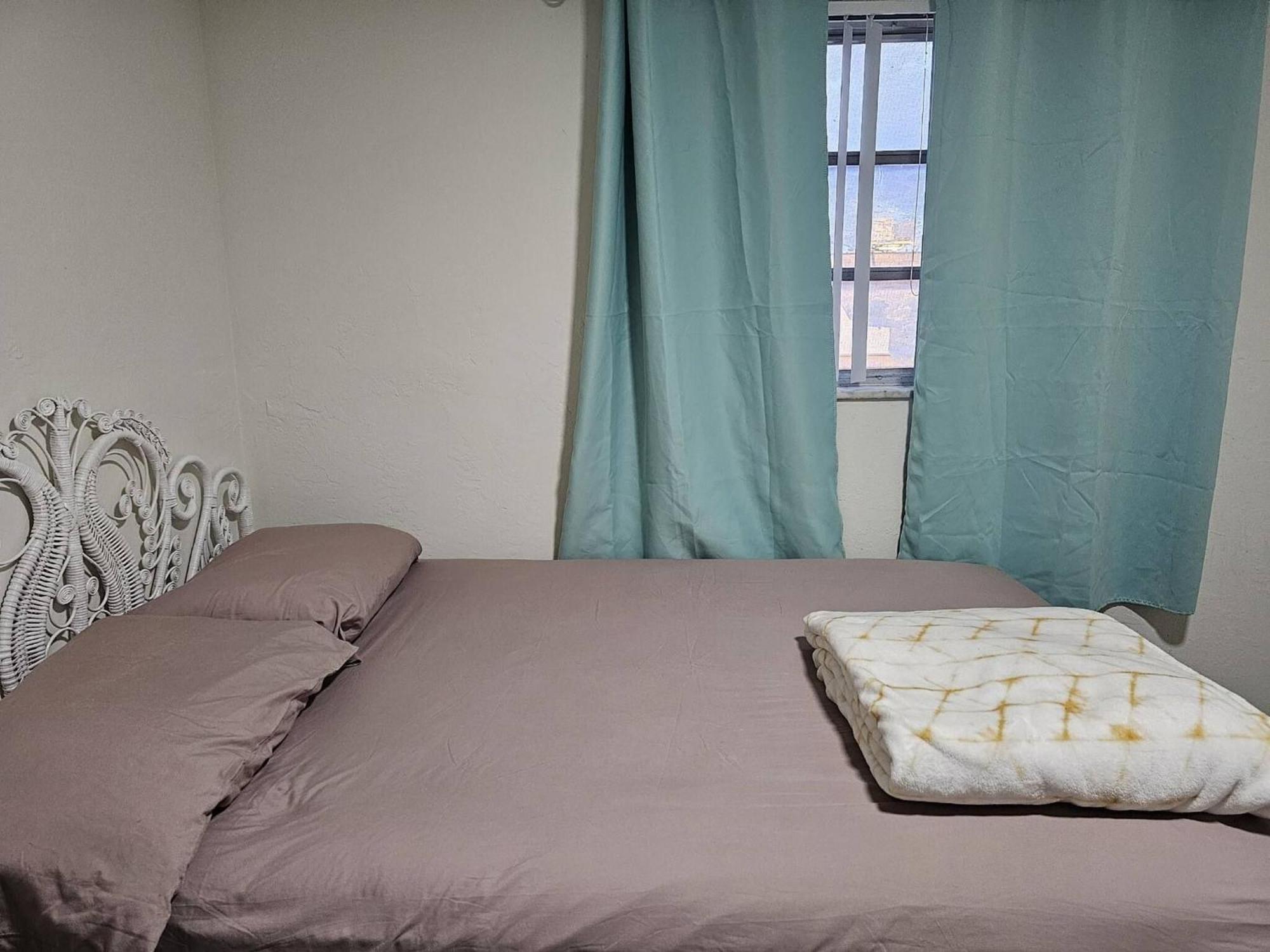 Room In Apartment - The Sample Rd Retreats ปอมปาโนบีช ภายนอก รูปภาพ